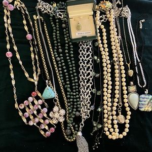 Necklaces-Lot of 15 necklaces